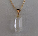Corrente com Pingente em Pedra Natural bruta Cristal Príncipe com banho Ouro 18k.