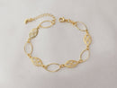 Pulseira com elo oval vazado e elo com X no meio, banhado a ouro, medindo 20cm com extensor e Lua na ponta.