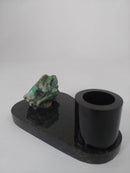 Porta-canetas em Esmeralda bruta com base de Biotita natural.