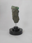 Peça de Esmeralda bruta em base de Biotita natural com 5,6 Kg.