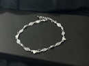 Pulseira com círculo vazado, com 1 coração escrito Fé e pedra sintética pendurada, banhada a prata, 21cm com extensor.