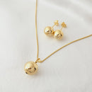Conjunto de bola lisa laminada, Pingente 1,2cm, Brinco 0,9cm, Corrente 45 cm, banhado a ouro.