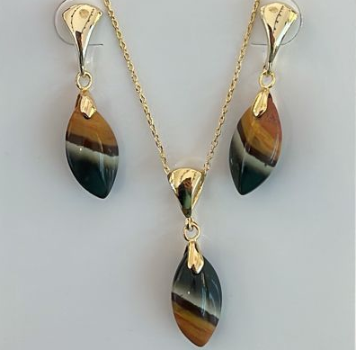 Conjunto de Brincos e Colar em Pedra Natural Jaspe Policromo em banho de ouro 18k.