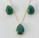 Conjunto Brincos e Colar em Pedra Natural de Quartzo Verde e corrente com banho Ouro 18k.