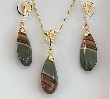 Conjunto de Brincos e Colar em Pedra Natural Jaspe Policromo em banho de ouro 18k.