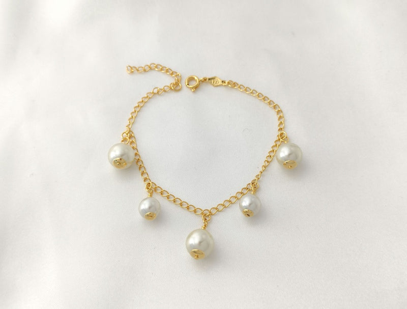 Pulseira pérolas penduradas, banhada a ouro, medindo 18cm mais 3cm alongador