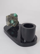Porta-canetas em Esmeralda bruta com base de Biotita natural.